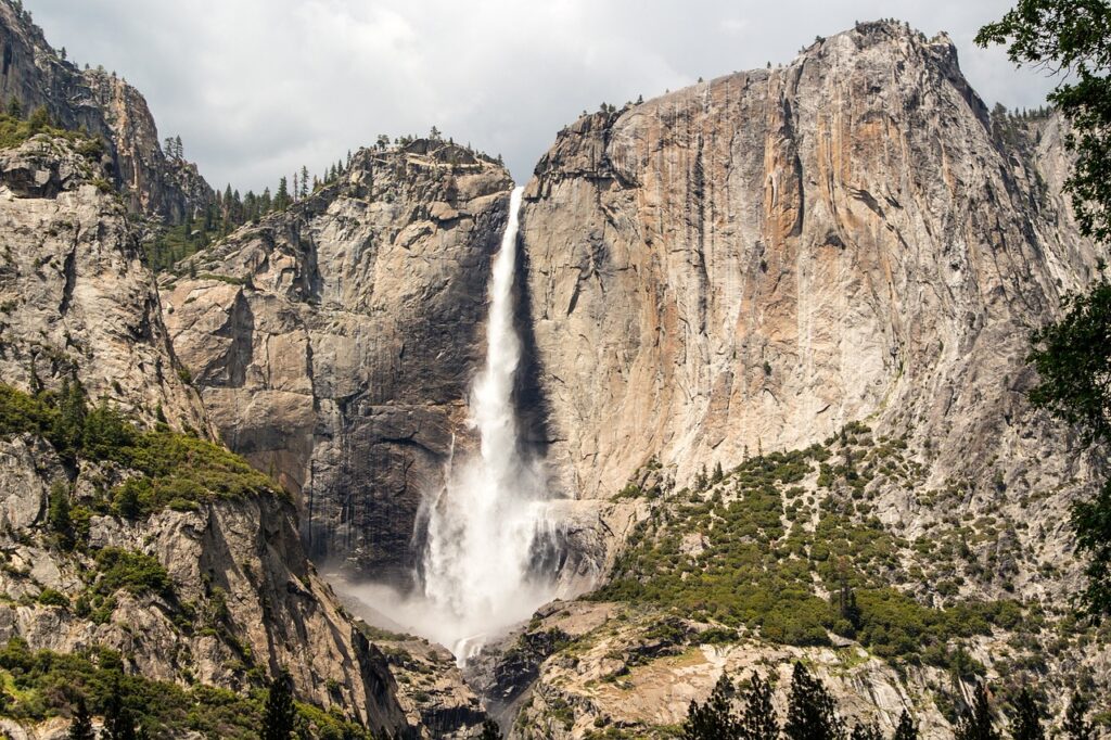 Yosemite Falls Falls 