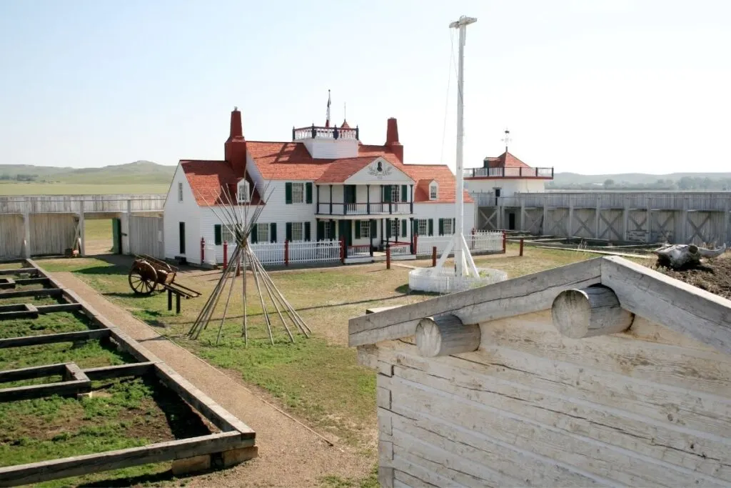The inside of a trading post with white buildings and white walls.