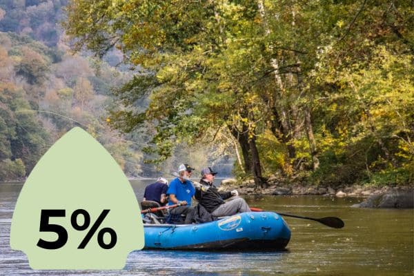 Three people in a blue raft paddling on a calm river surrounded by lush trees. A green icon with "5%" is superimposed on the left side